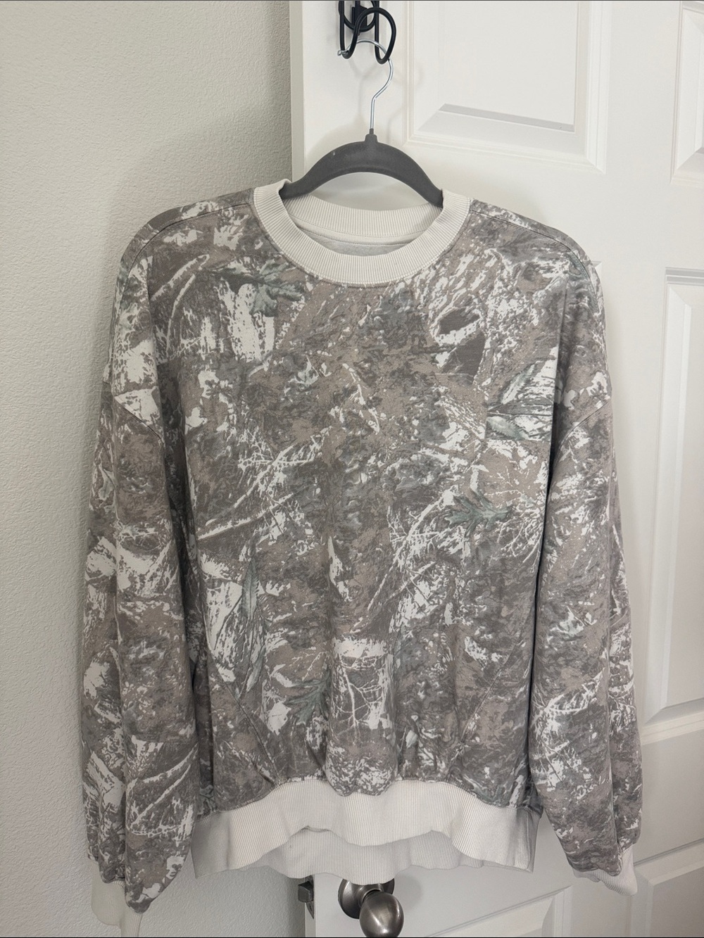 Camo Printed Women's Crewneck Sweatshirt